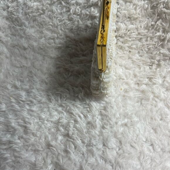 La Regale Handmade Beaded off white Handbag Clutch gold tone frame and strap. - Picture 2 of 12